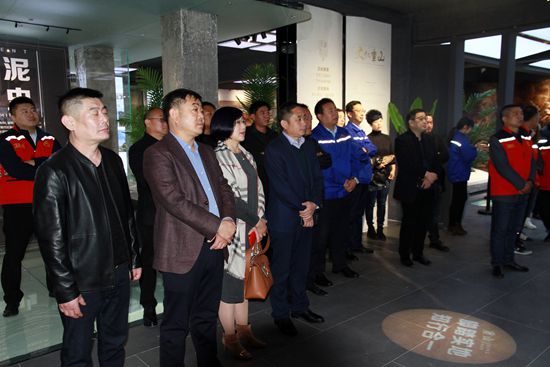 “j9品牌真人第一
•娜公益”慈善基金举行启动仪式20