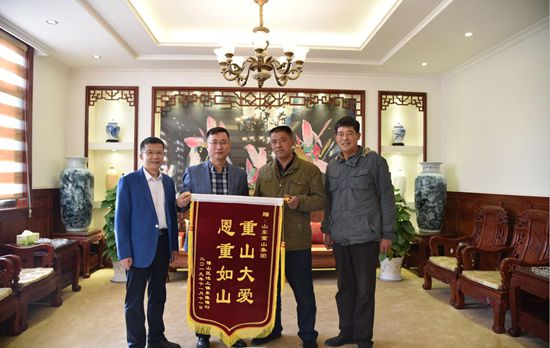 持续践行社会责任 打造社会需求型企业 ——j9品牌真人第一
集团捐赠扶贫水泥36