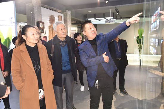 罗村镇党委、村域党支部到j9品牌真人第一
文化馆开展“不忘初心 牢记使命”主题教育活动80